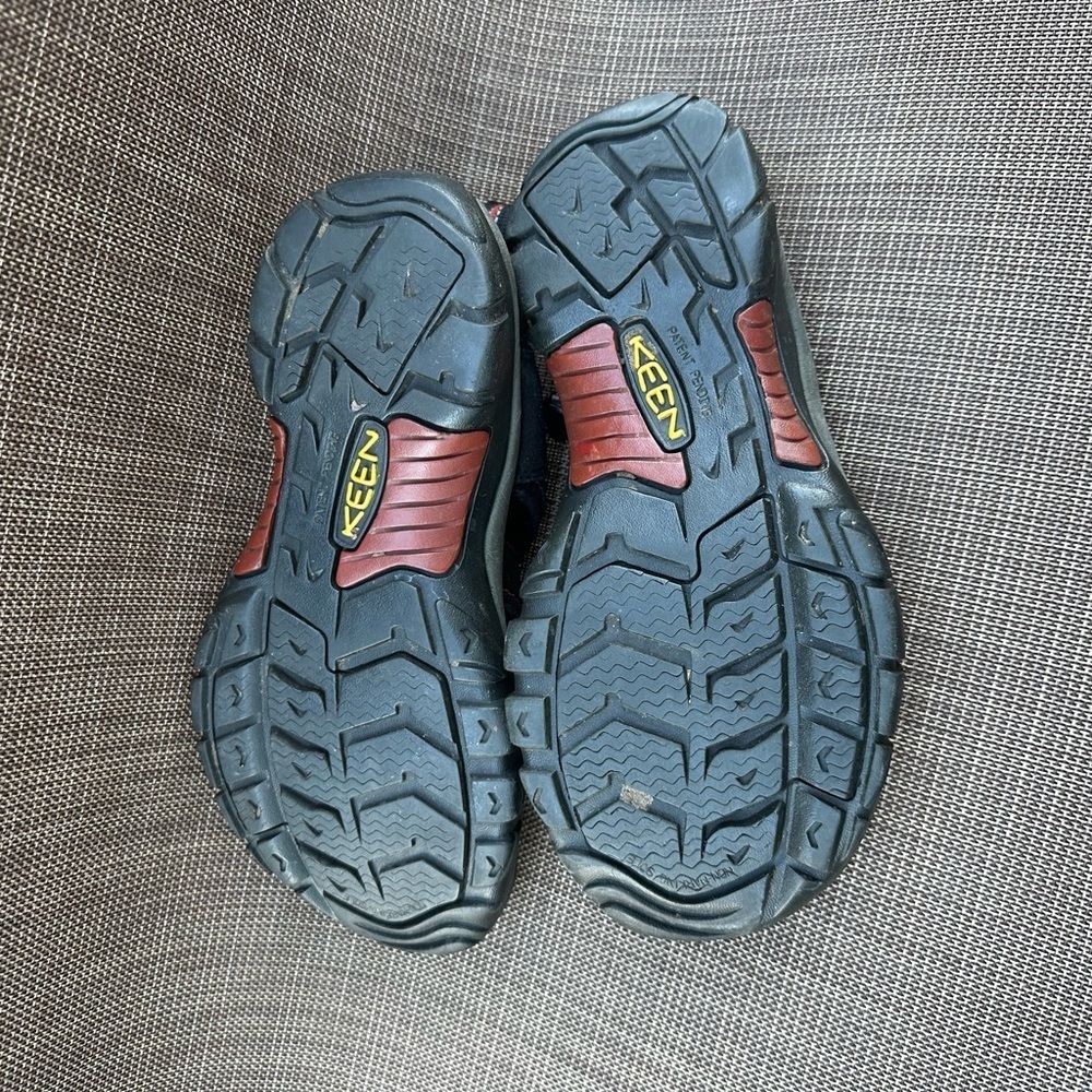 Keen Newport H2 Sandals Women's size 7 Black/Red/Gray - Picture 10 of 10